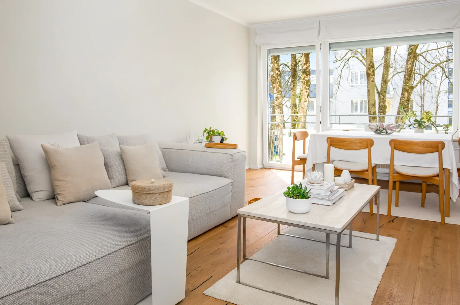 Heller Wohnraum als Beispiel einer professionellen Immobilienpräsentation